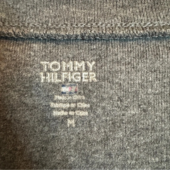 Tommy Hilfiger Women's Short Sleeve V-Neck T Shirt Size Medium Gray Preppy Y2K - Picture 9 of 10